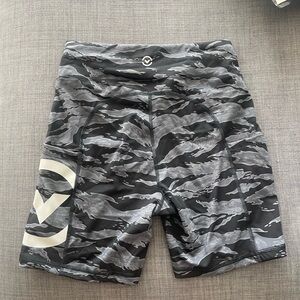 Virus women’s biker shorts